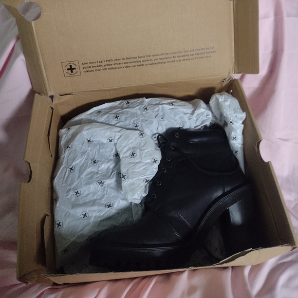 Dr Martens Averil Boots - Picture 5 of 15